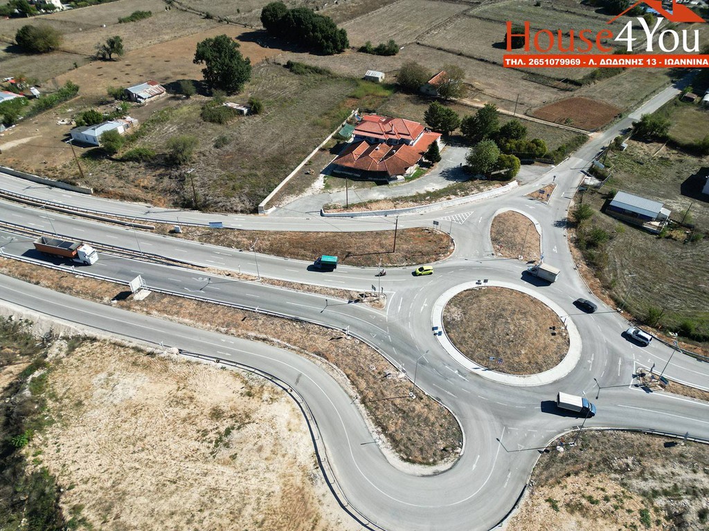 Κατάστημα 190 τ.μ. πρός ενοικίαση, Ν. Ιωαννίνων, Μπιζάνιο