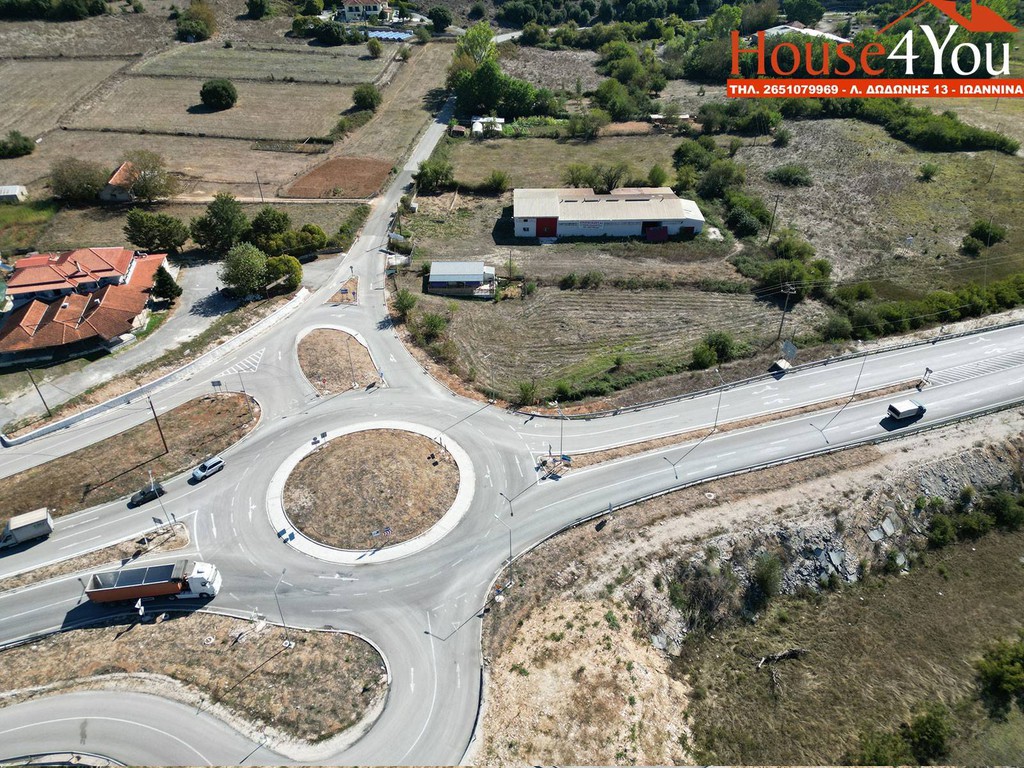 Κατάστημα 190 τ.μ. πρός ενοικίαση, Ν. Ιωαννίνων, Μπιζάνιο