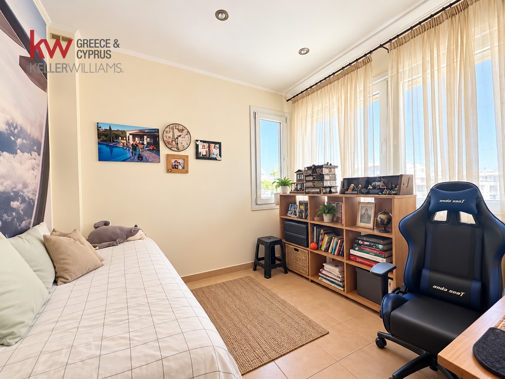 Apartment 107 sqm for rent, Athens - South, Palaio Faliro
