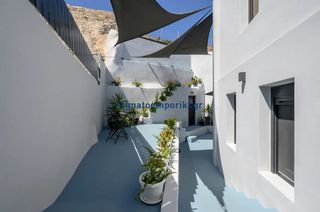 Βίλλα 50 τ.μ. για πώληση, Κυκλάδες, Σαντορίνη-thumb-1