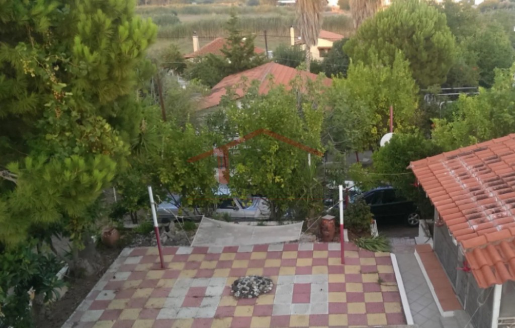 Μονοκατοικία 250 τ.μ. προς πώληση, Πολιτικά
