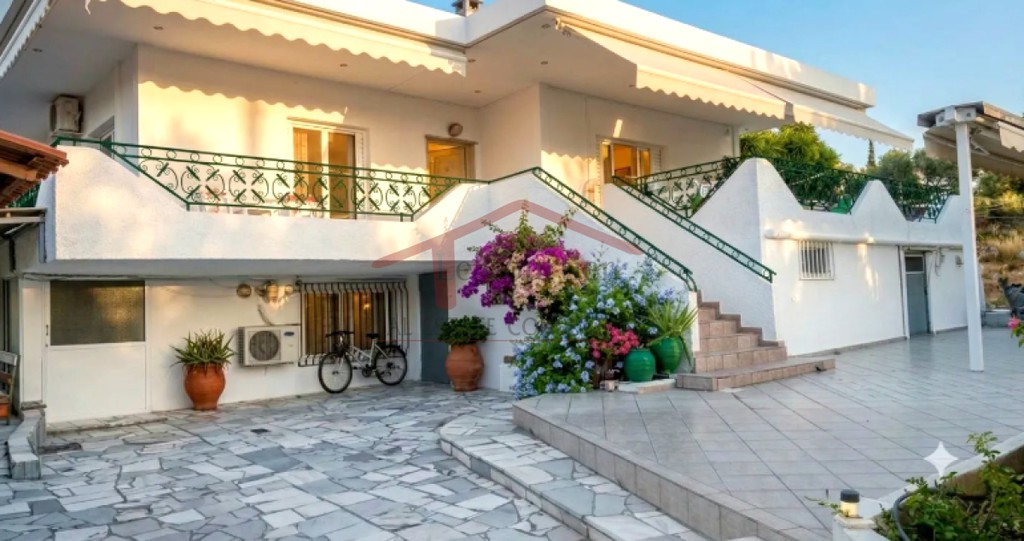 Μονοκατοικία 250 τ.μ. προς πώληση, Πολιτικά