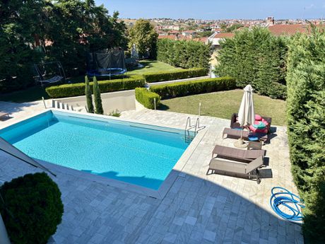 Maisonette 360 sqm for rent