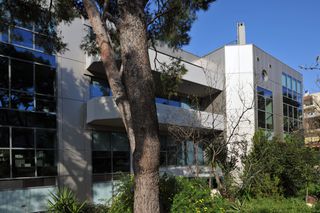 Business bulding 2.600 sqm for rent