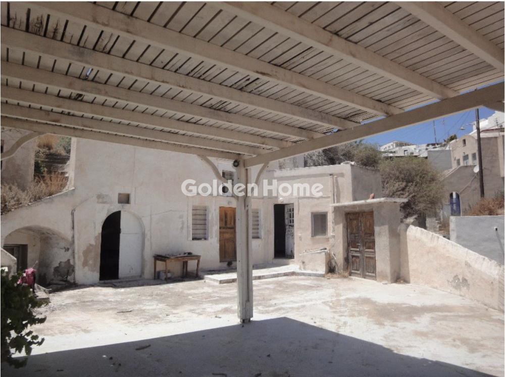 Επιχειρηματικό κτίριο 990 τ.μ. προς πώληση, Θήρα