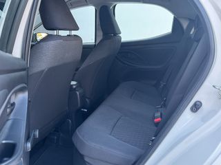 Toyota Yaris 2023 1.5 HYBRID-thumb-3