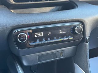 Toyota Yaris 2023 1.5 HYBRID-thumb-6