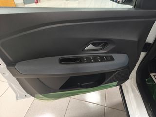 Dacia Sandero 2026 STEPWAY-Eco-G120-expression-thumb-6