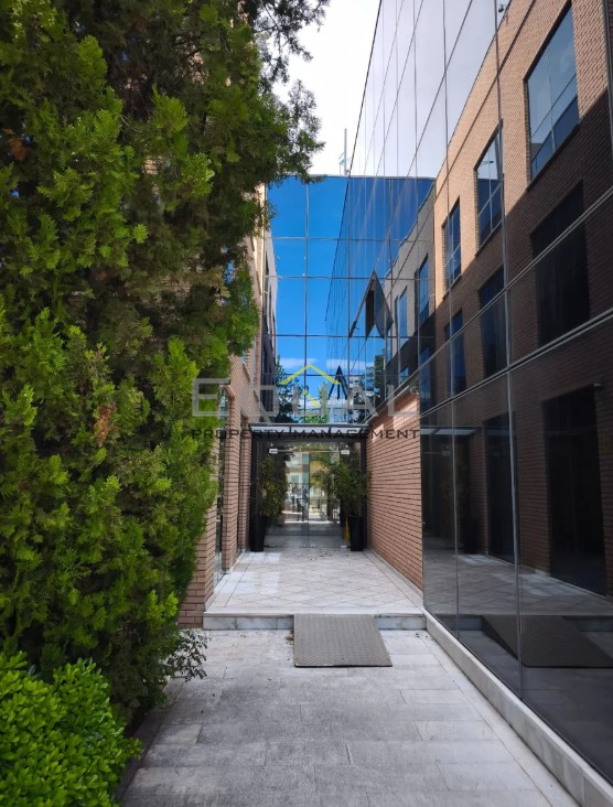 Επιχειρηματικό κτίριο 1.365 τ.μ. πρός ενοικίαση, Αθήνα - Βόρεια Προάστια, Ηράκλειο