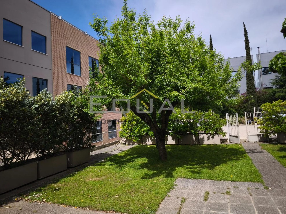 Επιχειρηματικό κτίριο 1.365 τ.μ. πρός ενοικίαση, Αθήνα - Βόρεια Προάστια, Ηράκλειο