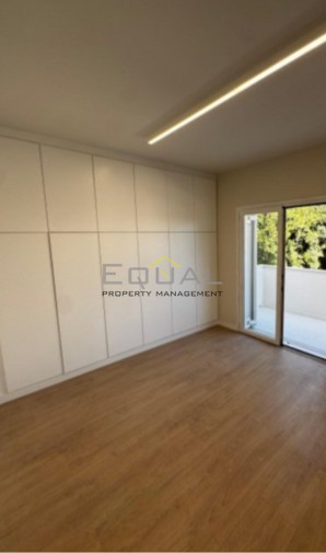 Επιχειρηματικό κτίριο 400 τ.μ. προς ενοικίαση, Γλυφάδα