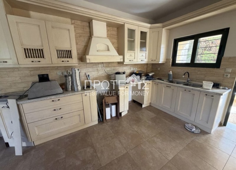 Detached home 365 sqm for rent, Athens - East, Glika Nera