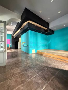 Store 203 sqm for rent