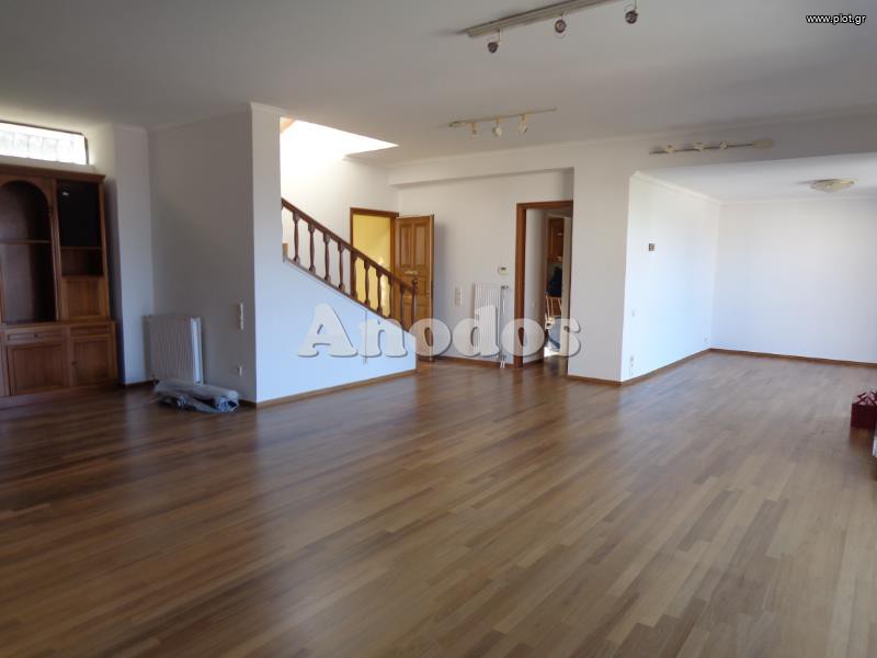 Μεζονέτα 225 τ.μ. προς ενοικίαση, Πολιτεία