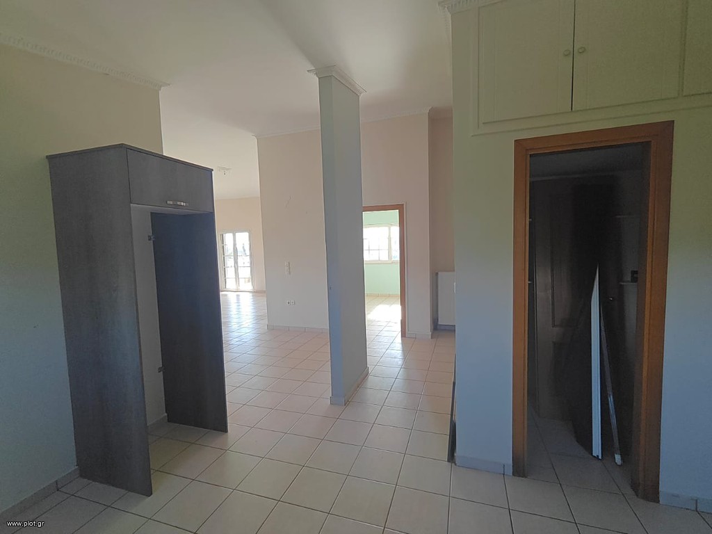 Βίλλα 600 τ.μ. προς πώληση, Ακοβίτικα