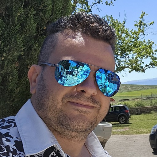 Αντώνης