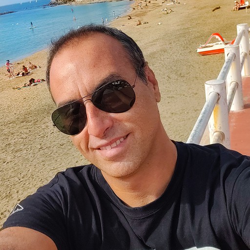 Νίκος