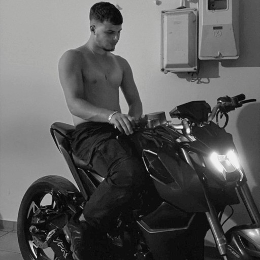 Chris L.